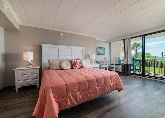 Ground Floor Ocean Front Studio - Caravelle Resort 124